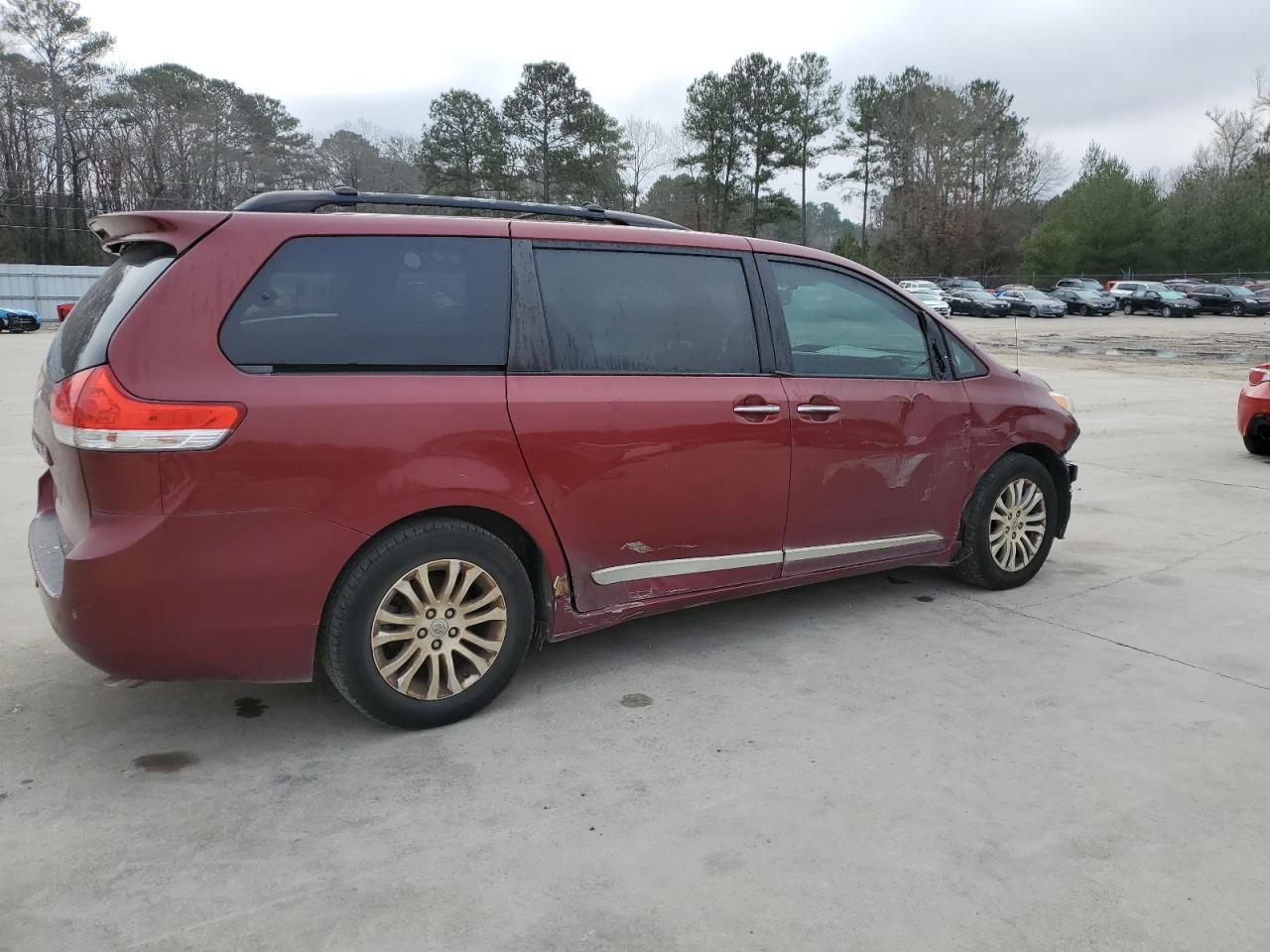 2014 Toyota Sienna - Image 3