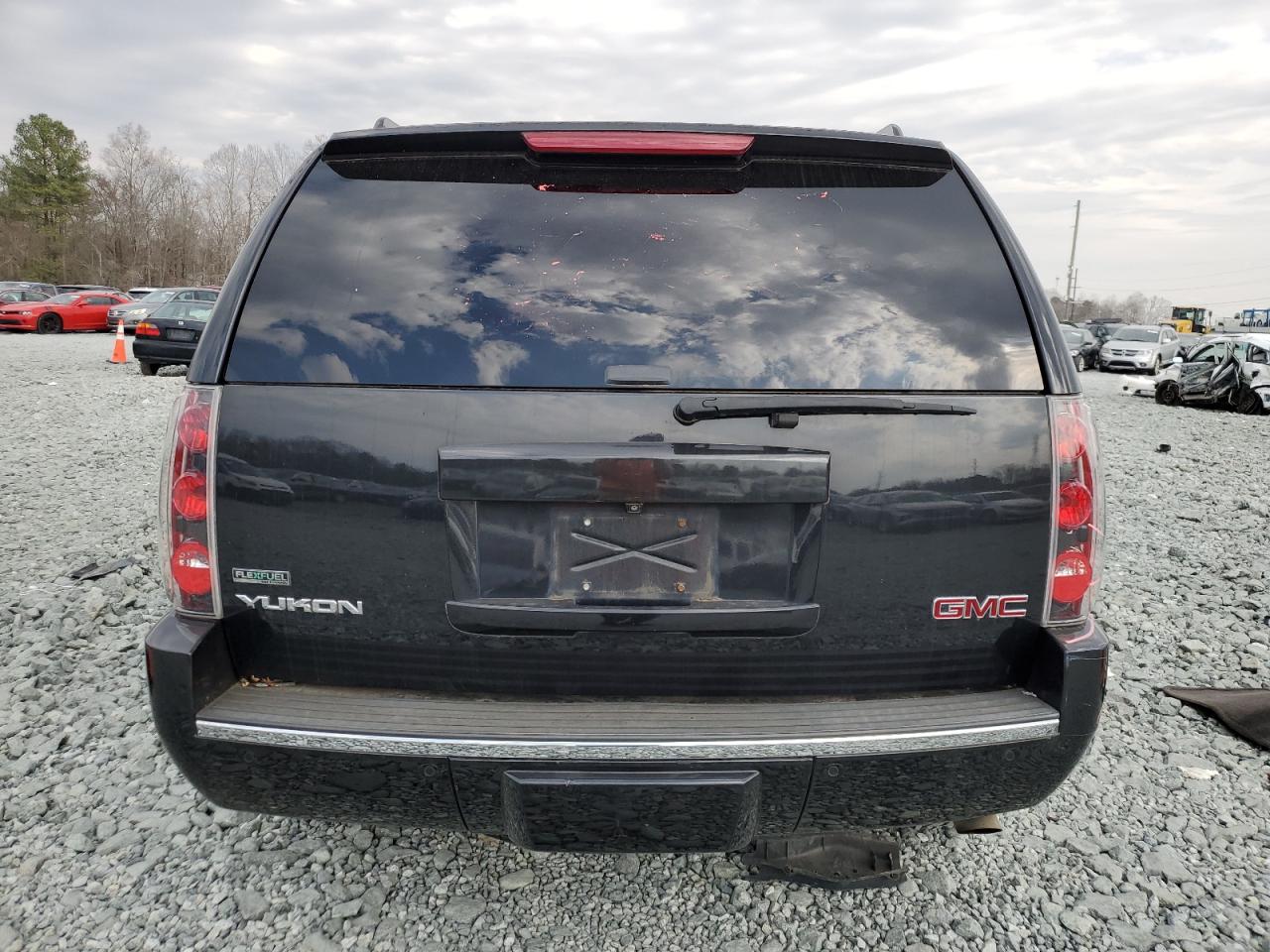2011 GMC Yukon - Image 6