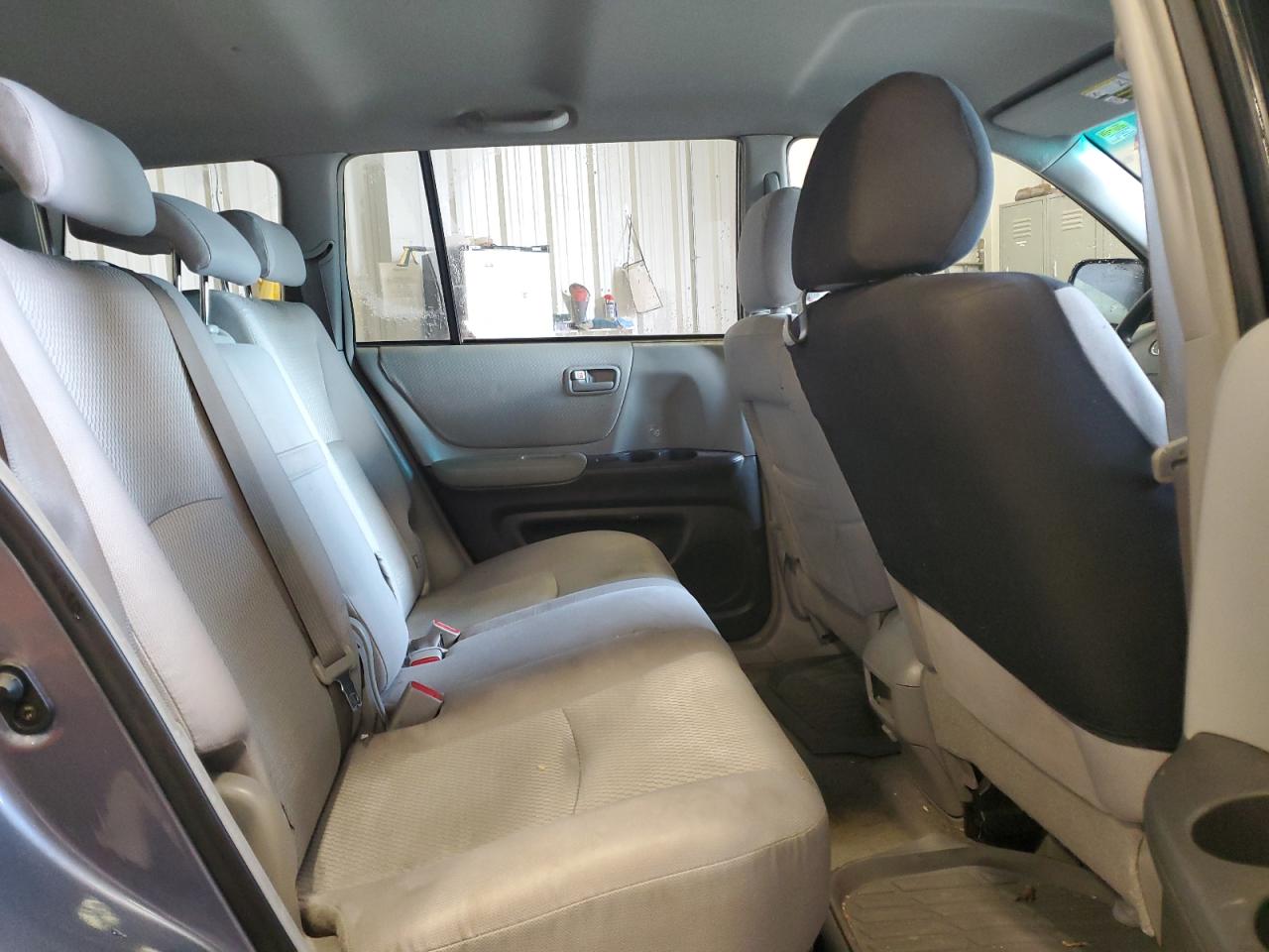 2004 Toyota Highlander - Image 11