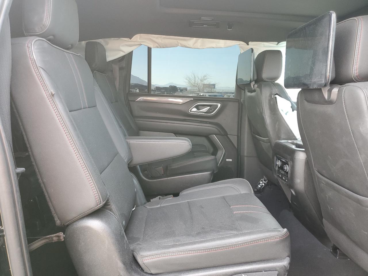 2022 Chevrolet Suburban - Image 11