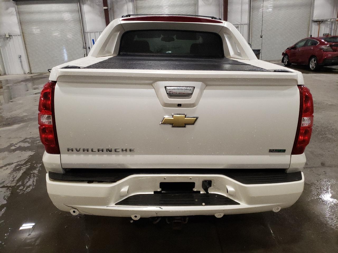 2011 Chevrolet Avalanche - Image 6