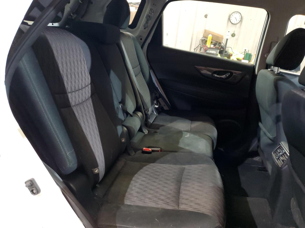 2017 Nissan Rogue - Image 11