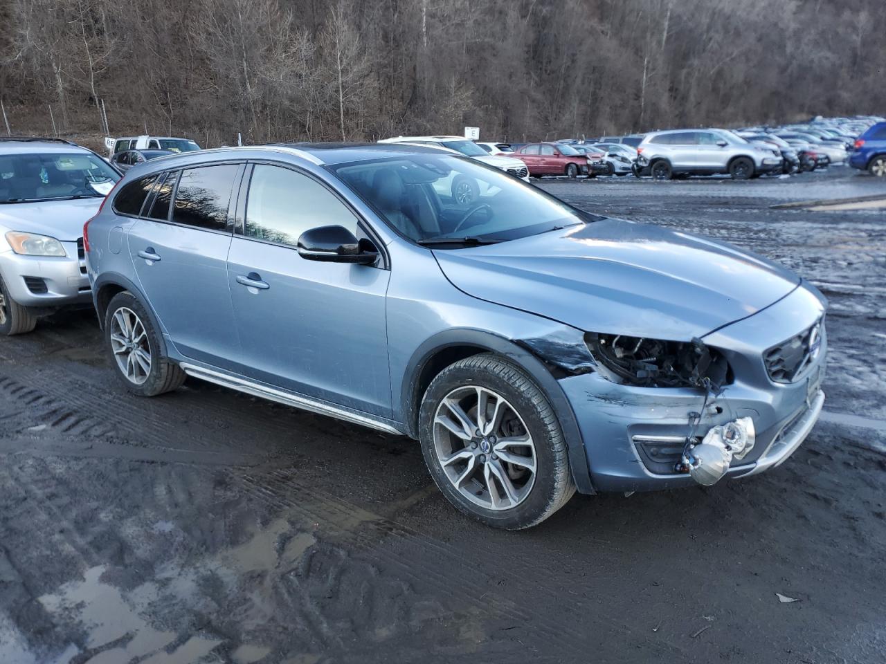 2018 Volvo V60 - Image 4