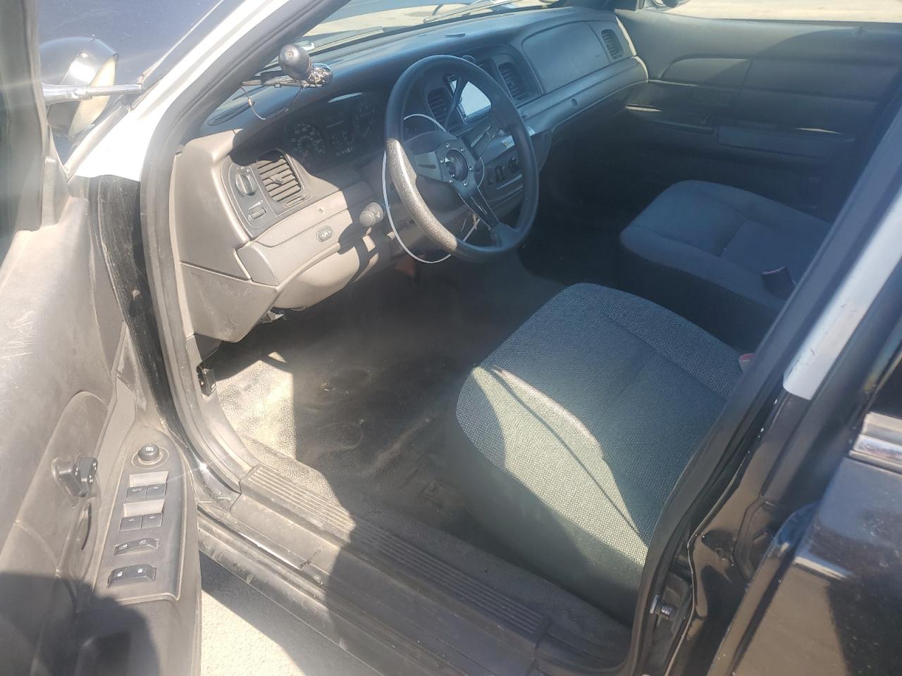 2011 Ford Crown Victoria - Image 8