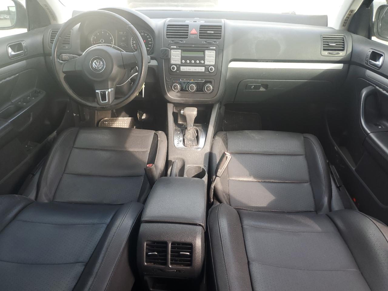 2010 Volkswagen Jetta - Image 8