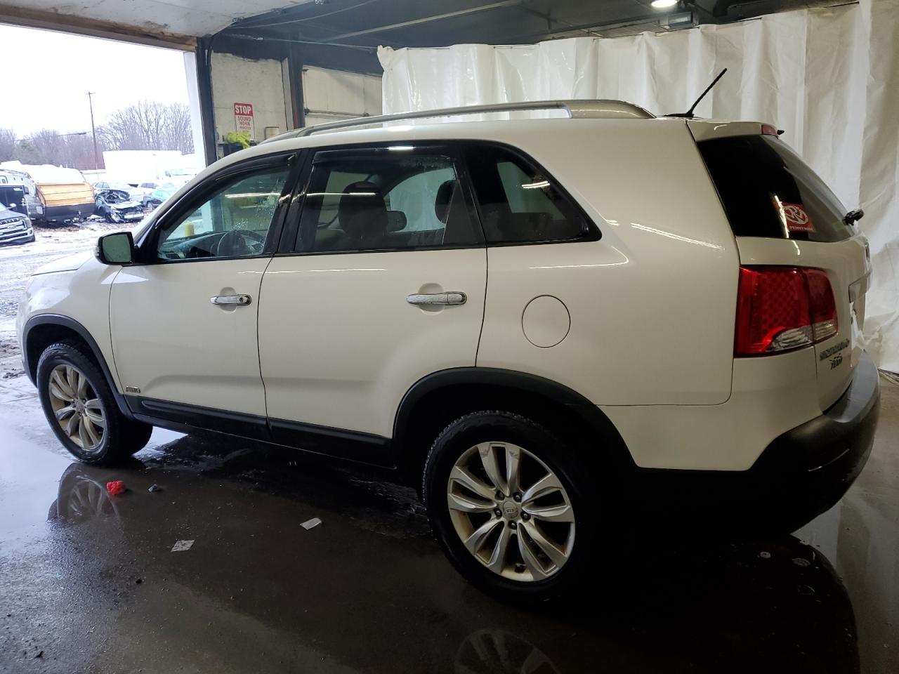 2011 Kia Sorento - Image 2