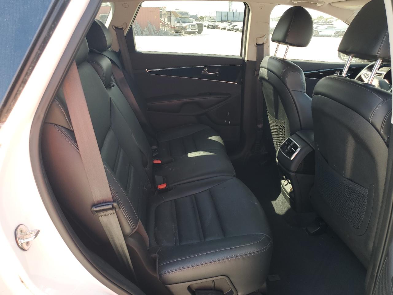 2019 Kia Sorento - Image 11