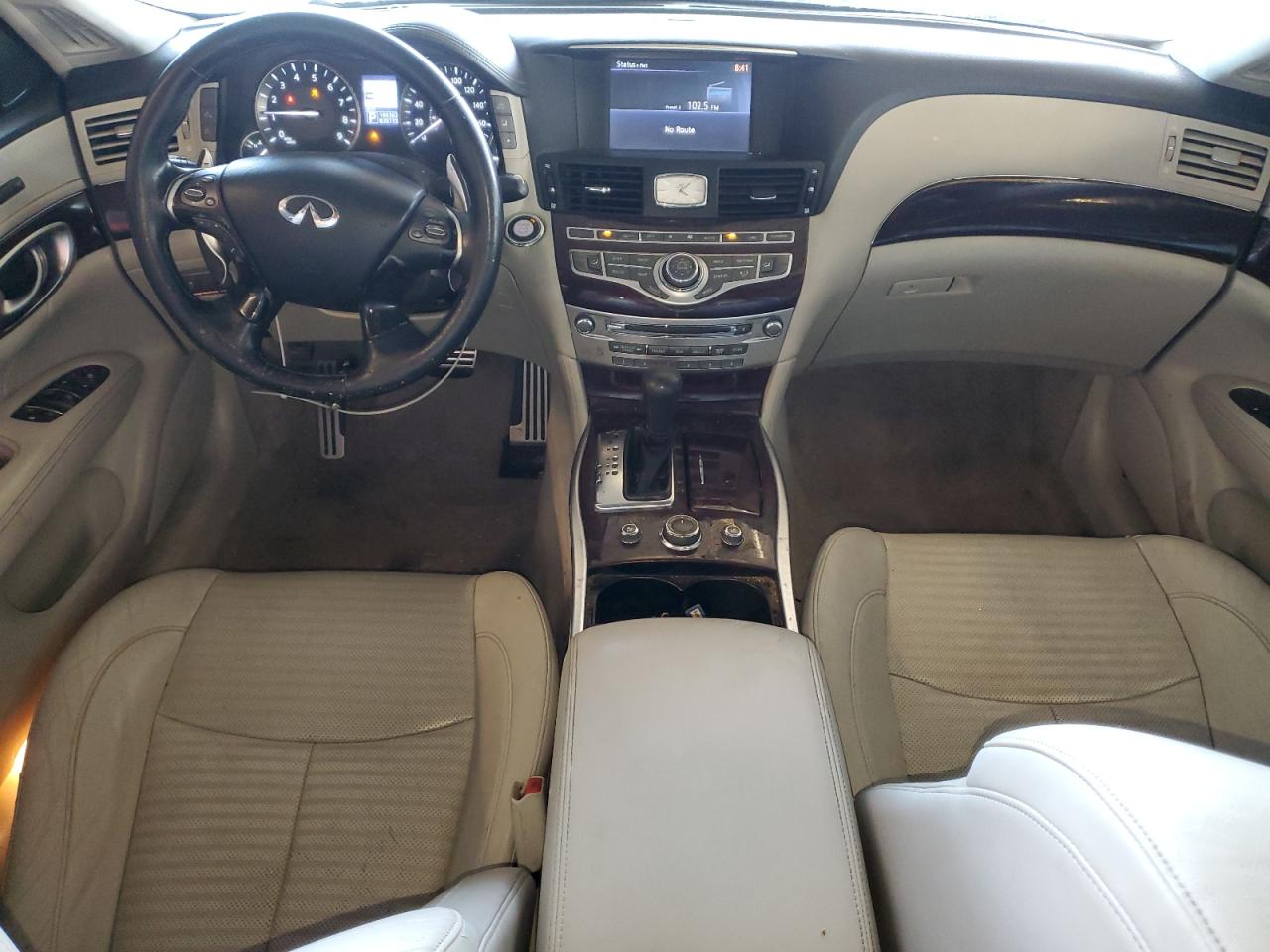 2011 Infiniti M - Image 8