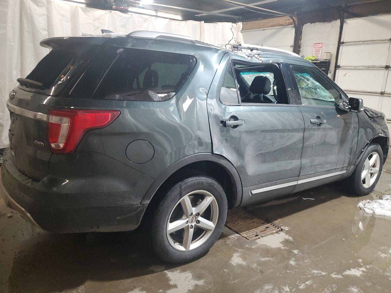 2016 Ford Explorer - Image 3