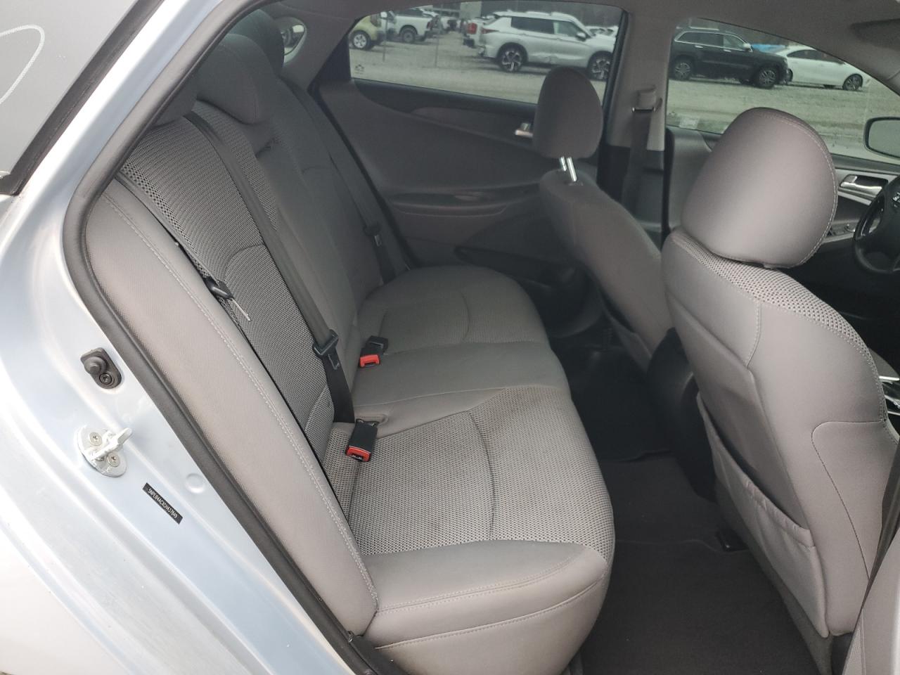 2012 Hyundai Sonata - Image 10