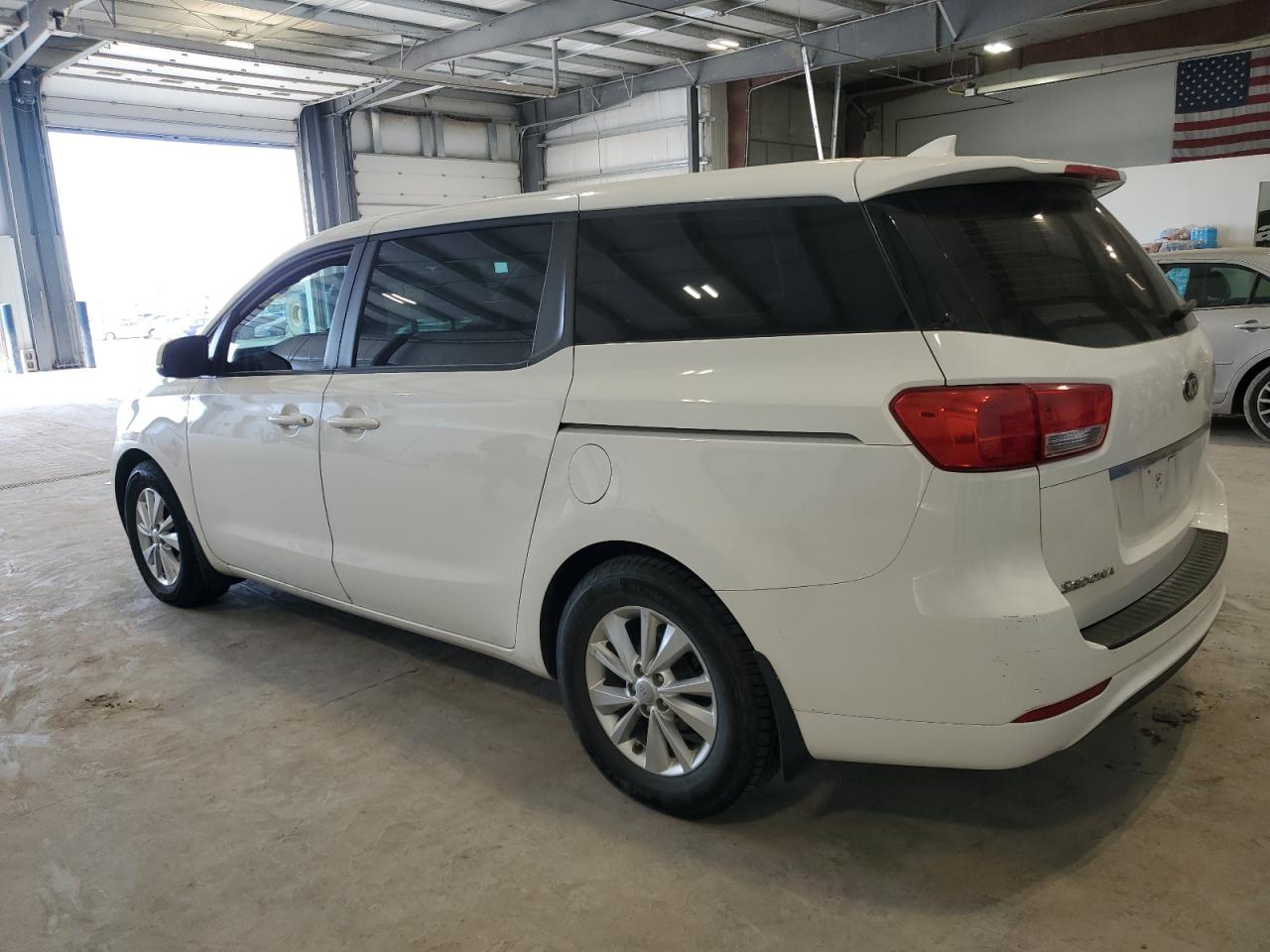 2016 Kia Sedona - Image 2