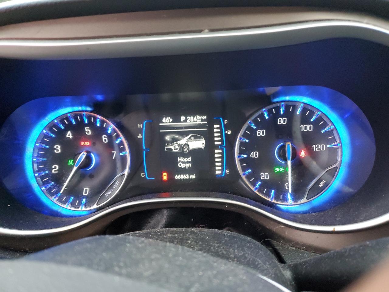 2018 Chrysler Pacifica - Image 9
