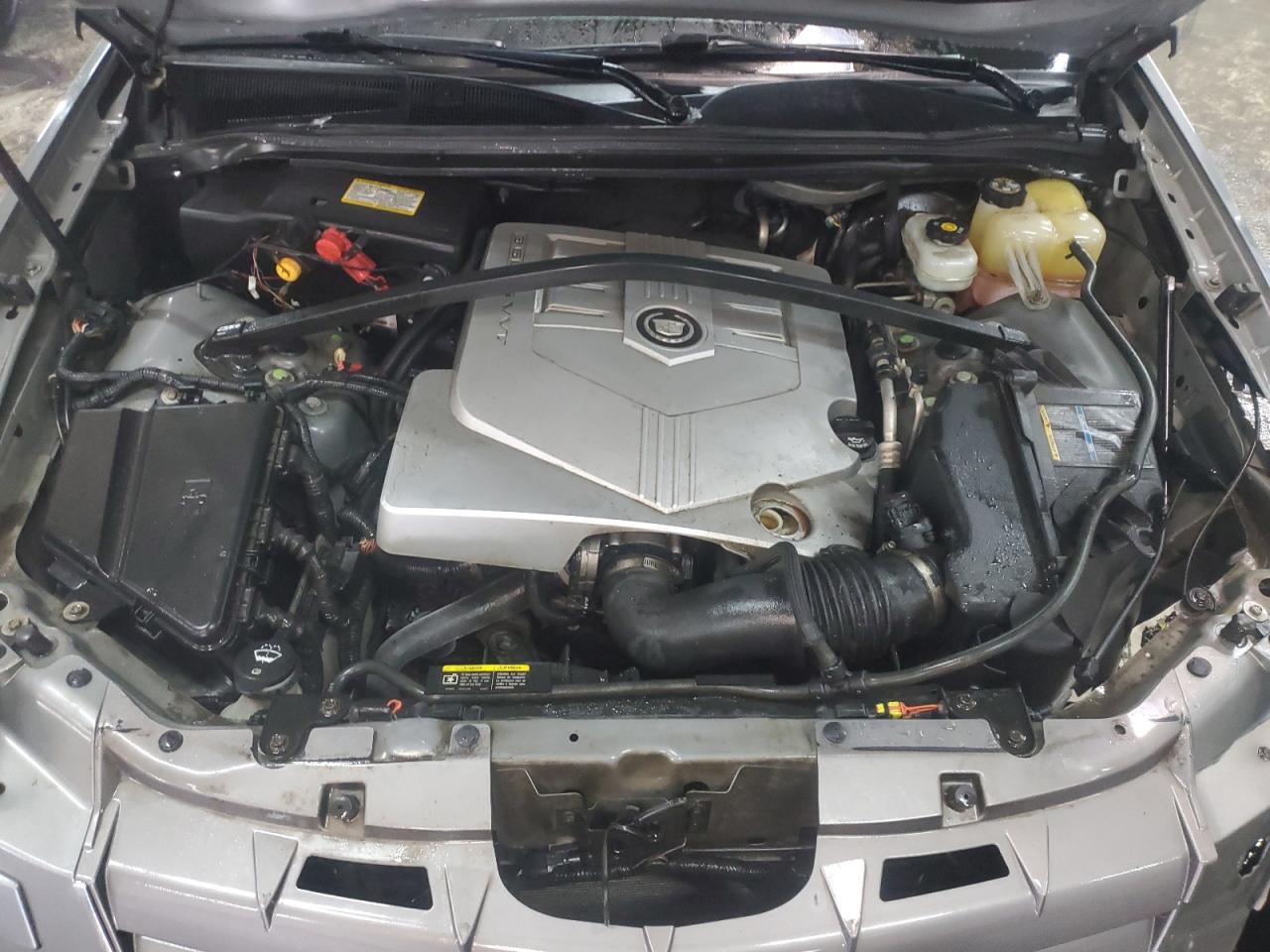 2004 Cadillac SRX - Image 12