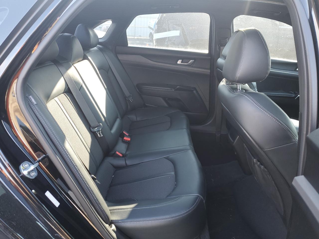 2022 Kia K5 - Image 10