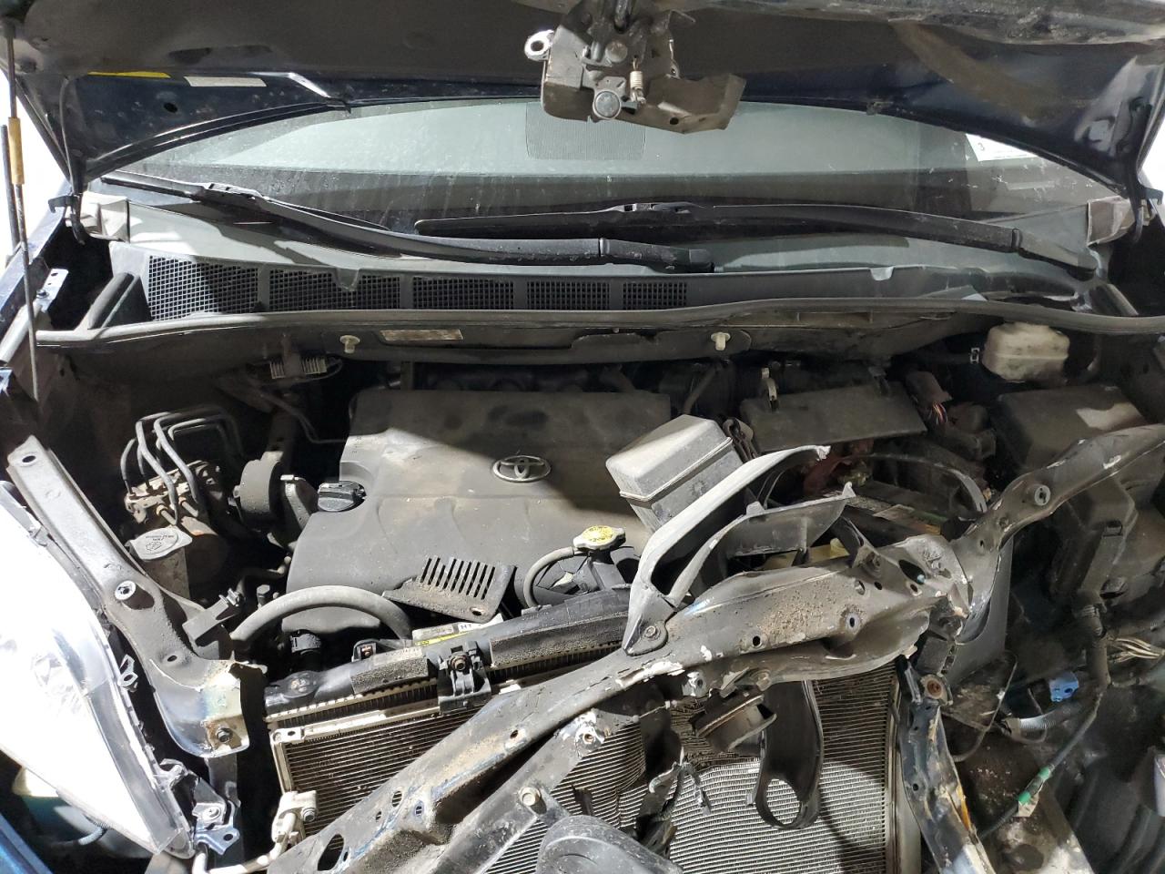 2012 Toyota Sienna - Image 12