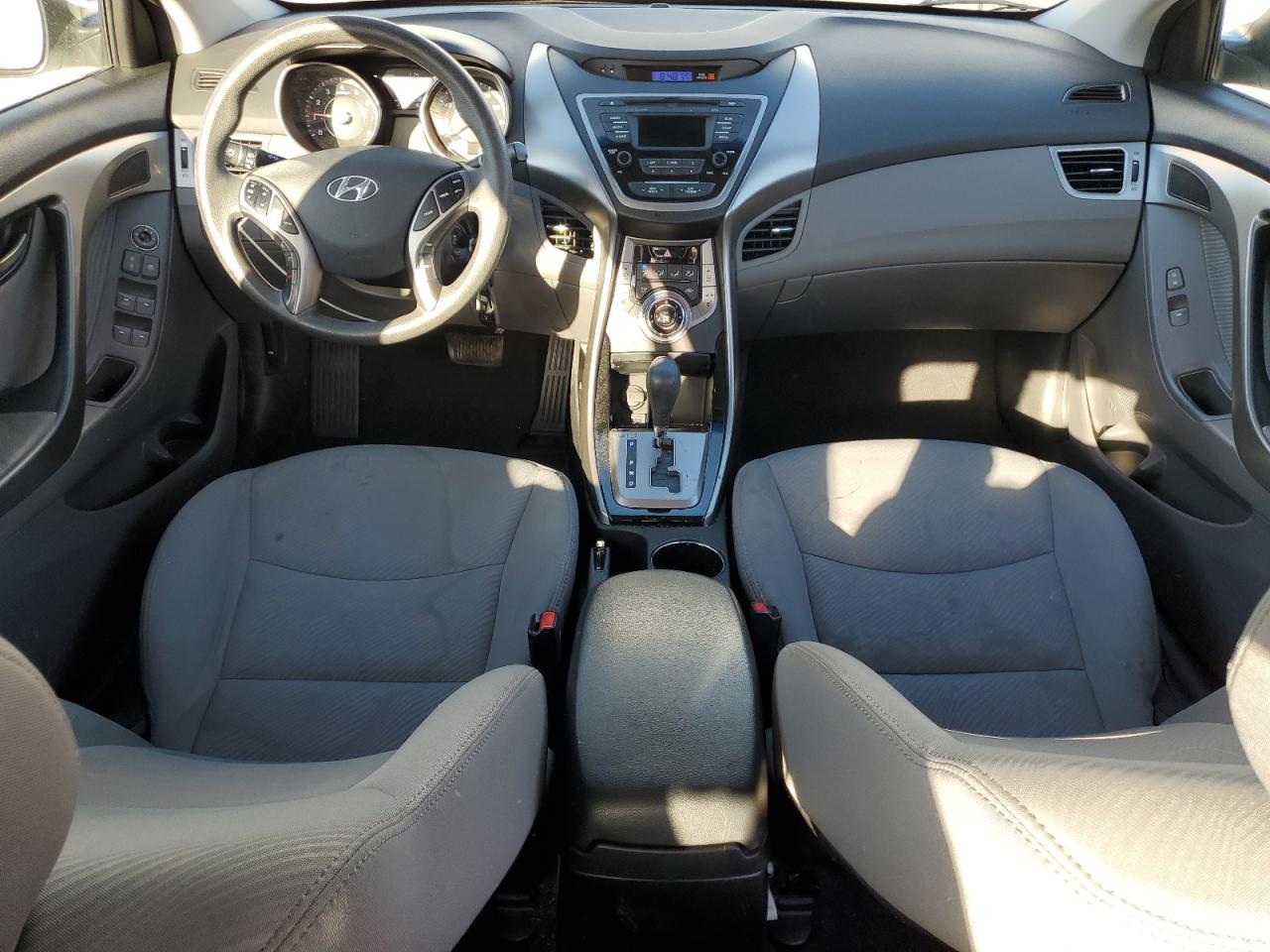 2013 Hyundai Elantra - Image 8