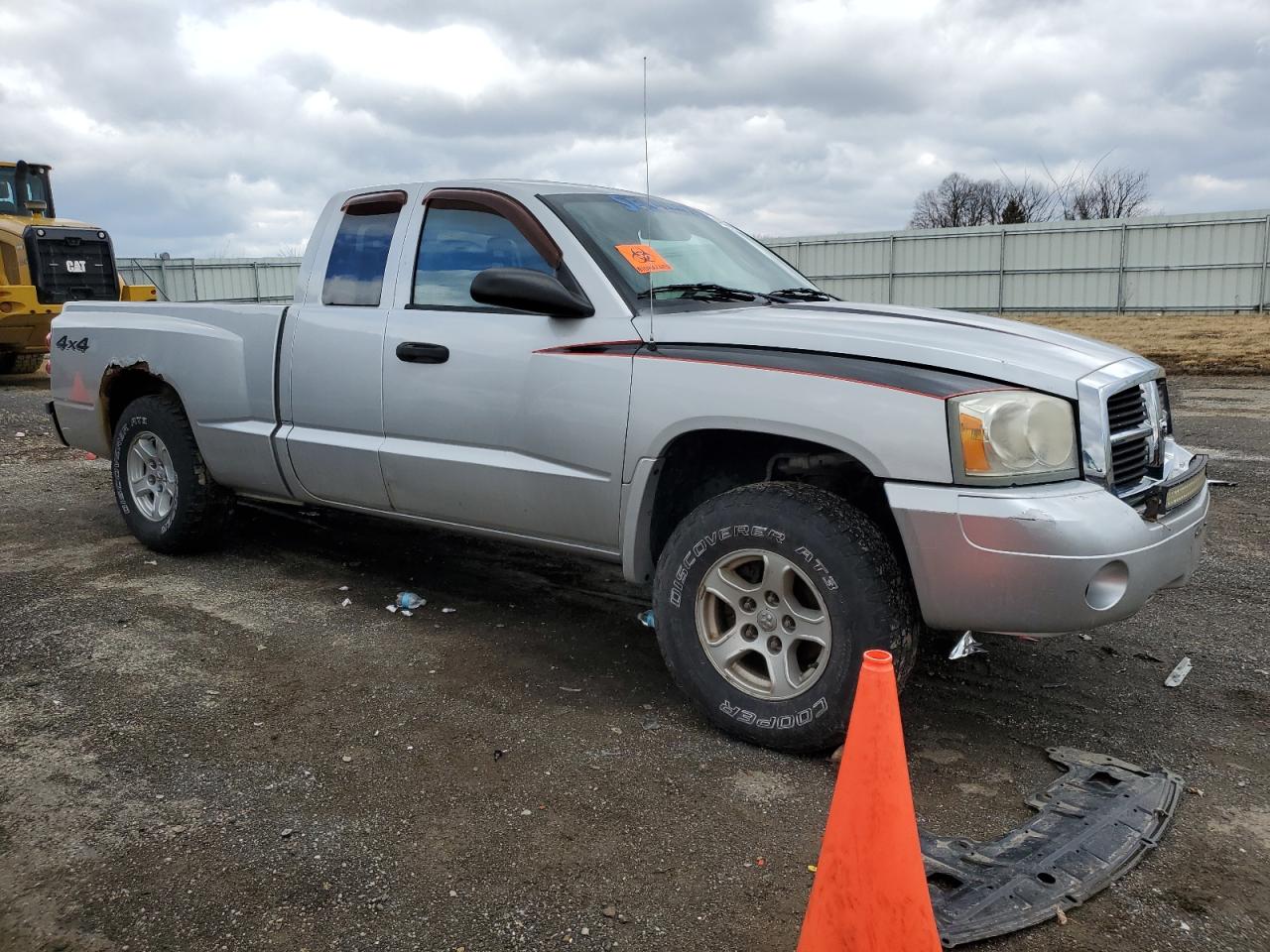 2007 Dodge Dakota - Image 4