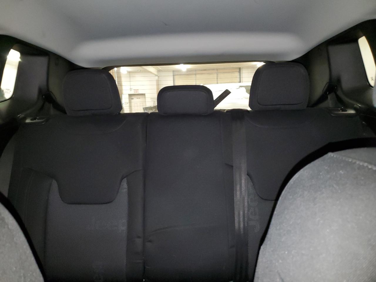 2017 Jeep Renegade - Image 10
