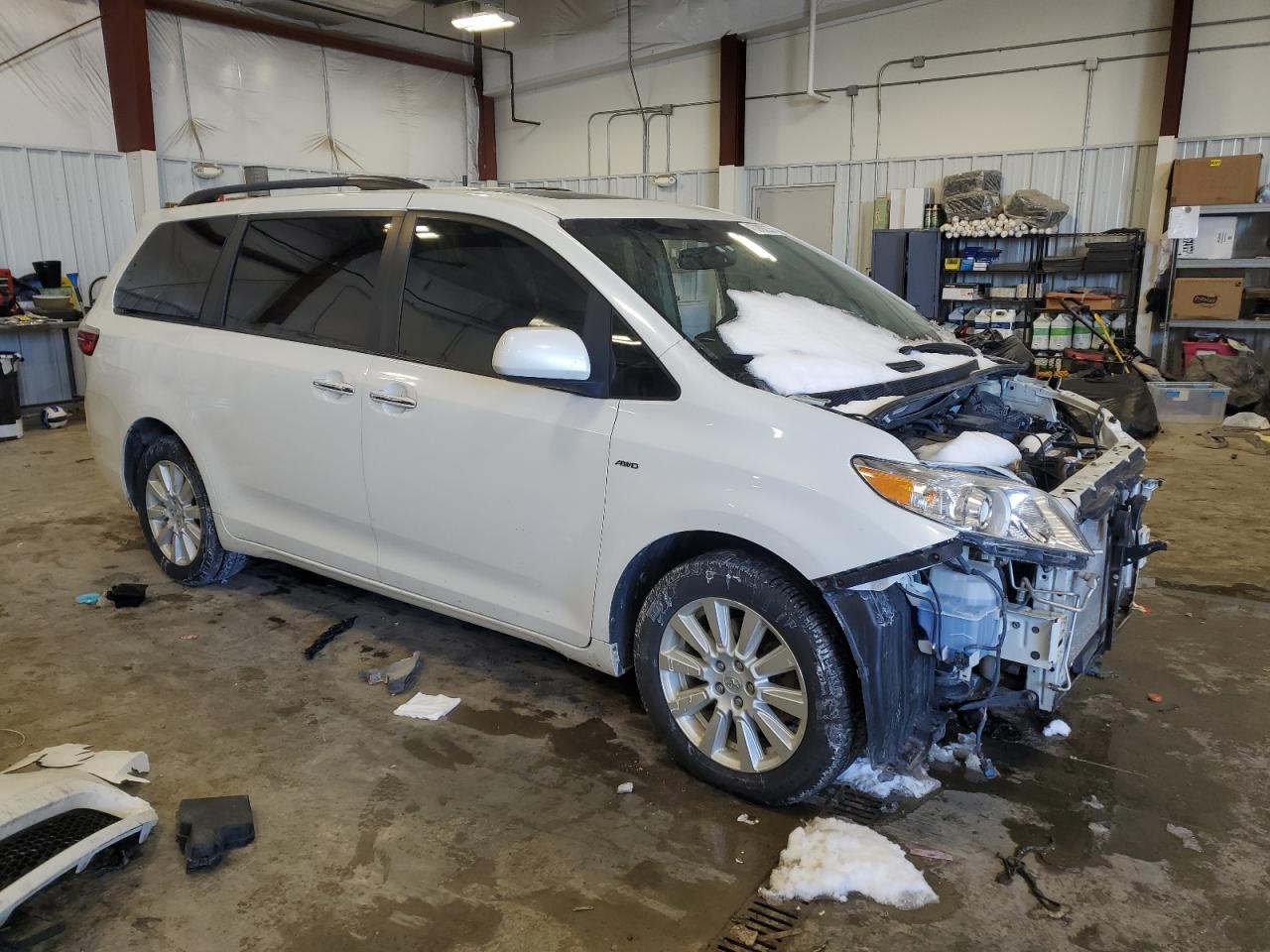 2017 Toyota Sienna - Image 4