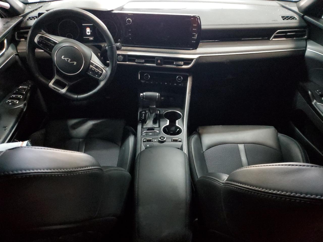 2024 Kia K5 - Image 8