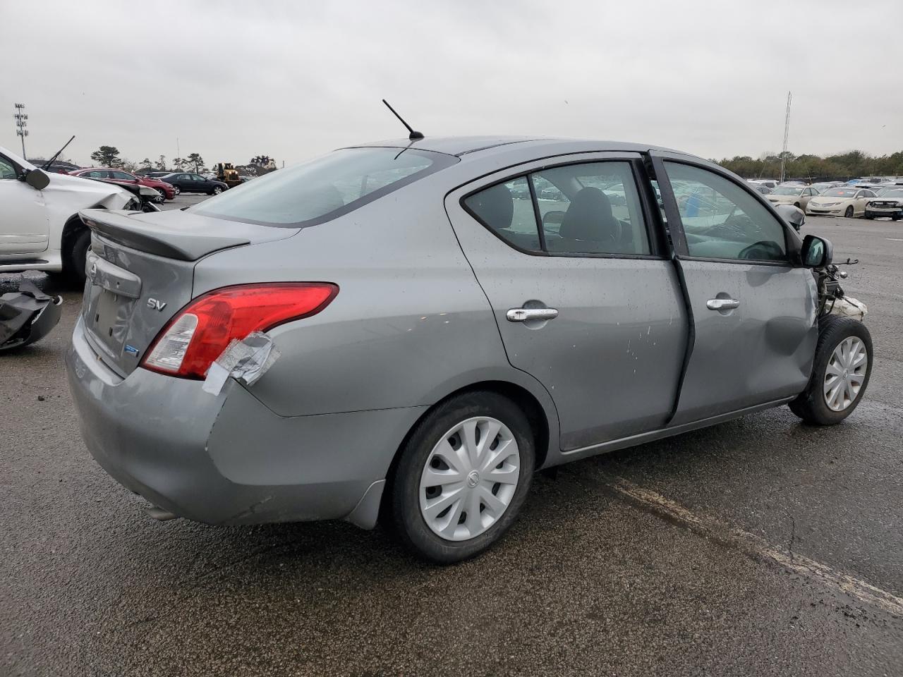 2013 Nissan Versa - Image 3