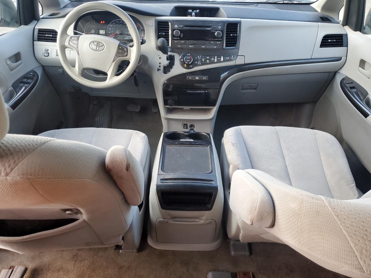 2013 Toyota Sienna - Image 8