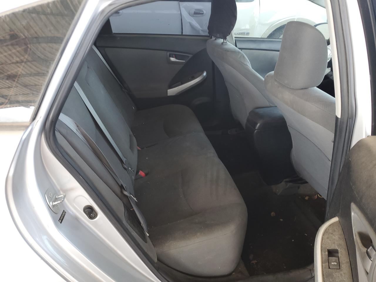 2012 Toyota Prius - Image 10