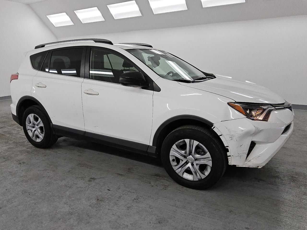 2017 Toyota RAV 4 - Image 4