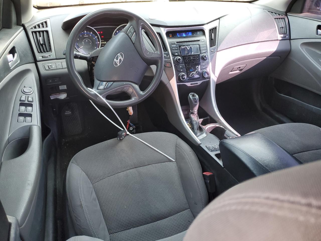 2013 Hyundai Sonata - Image 8