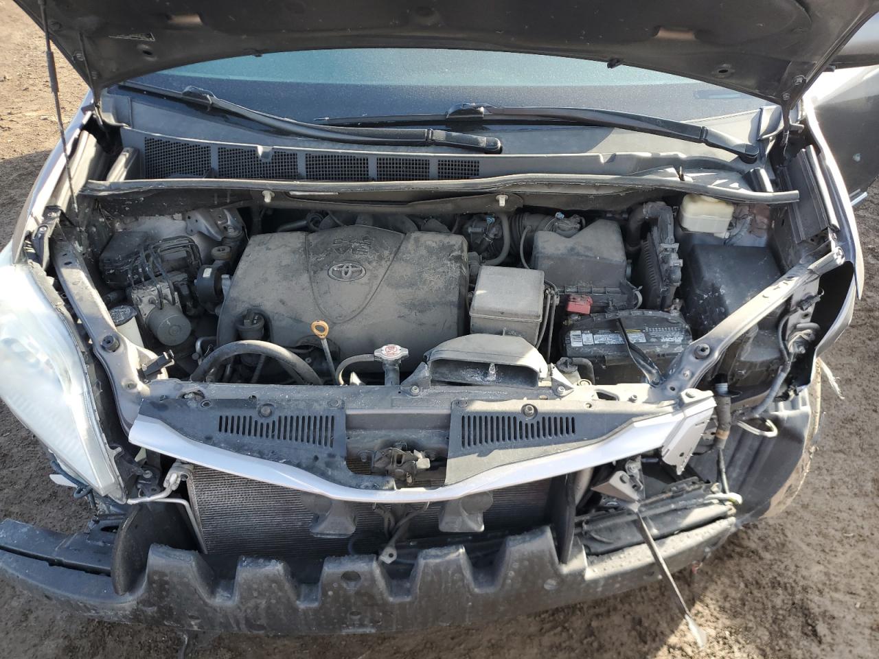 2017 Toyota Sienna - Image 12