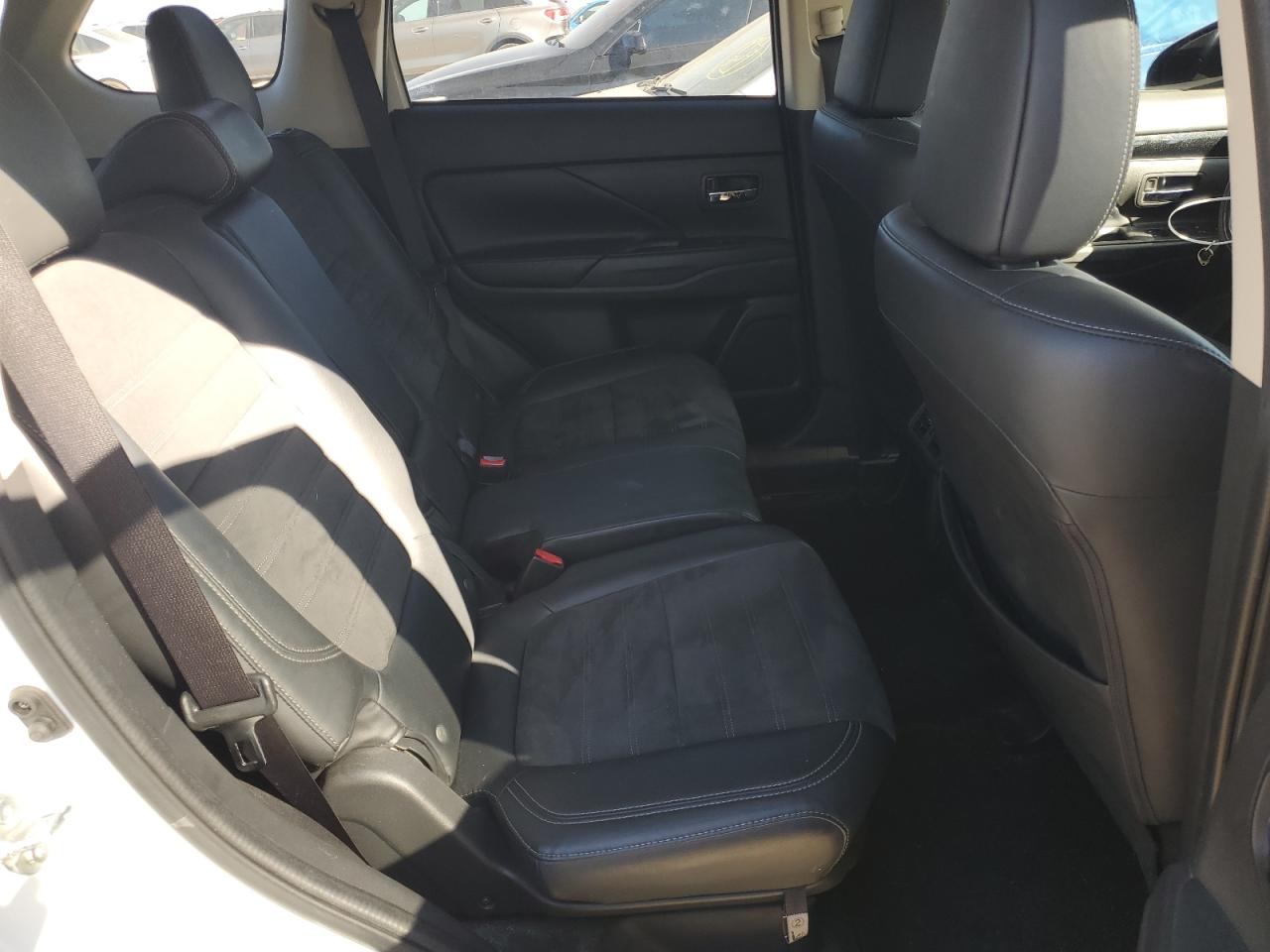 2019 Mitsubishi Outlander - Image 11