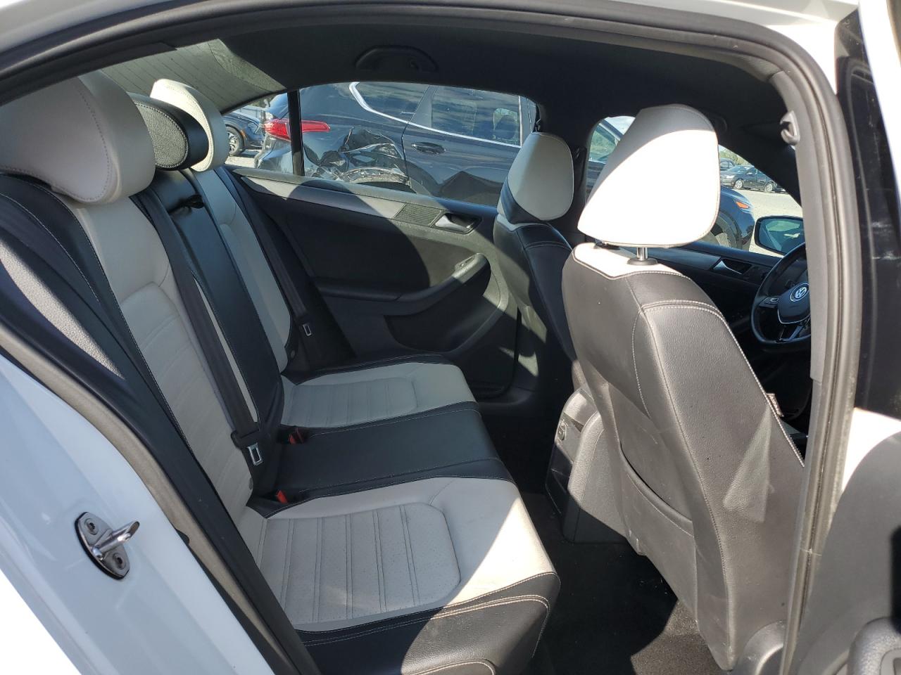 2016 Volkswagen Jetta - Image 10