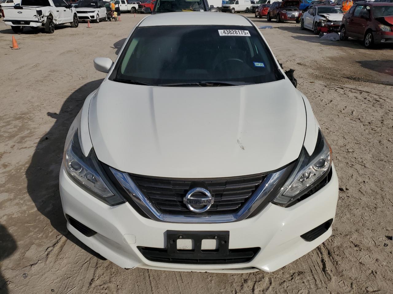 2017 Nissan Altima - Image 5