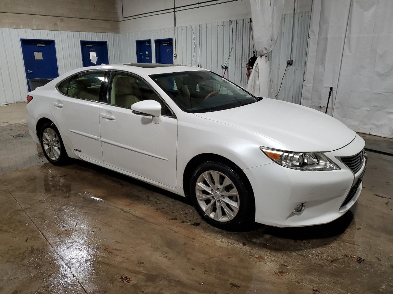 2015 Lexus ES - Image 4
