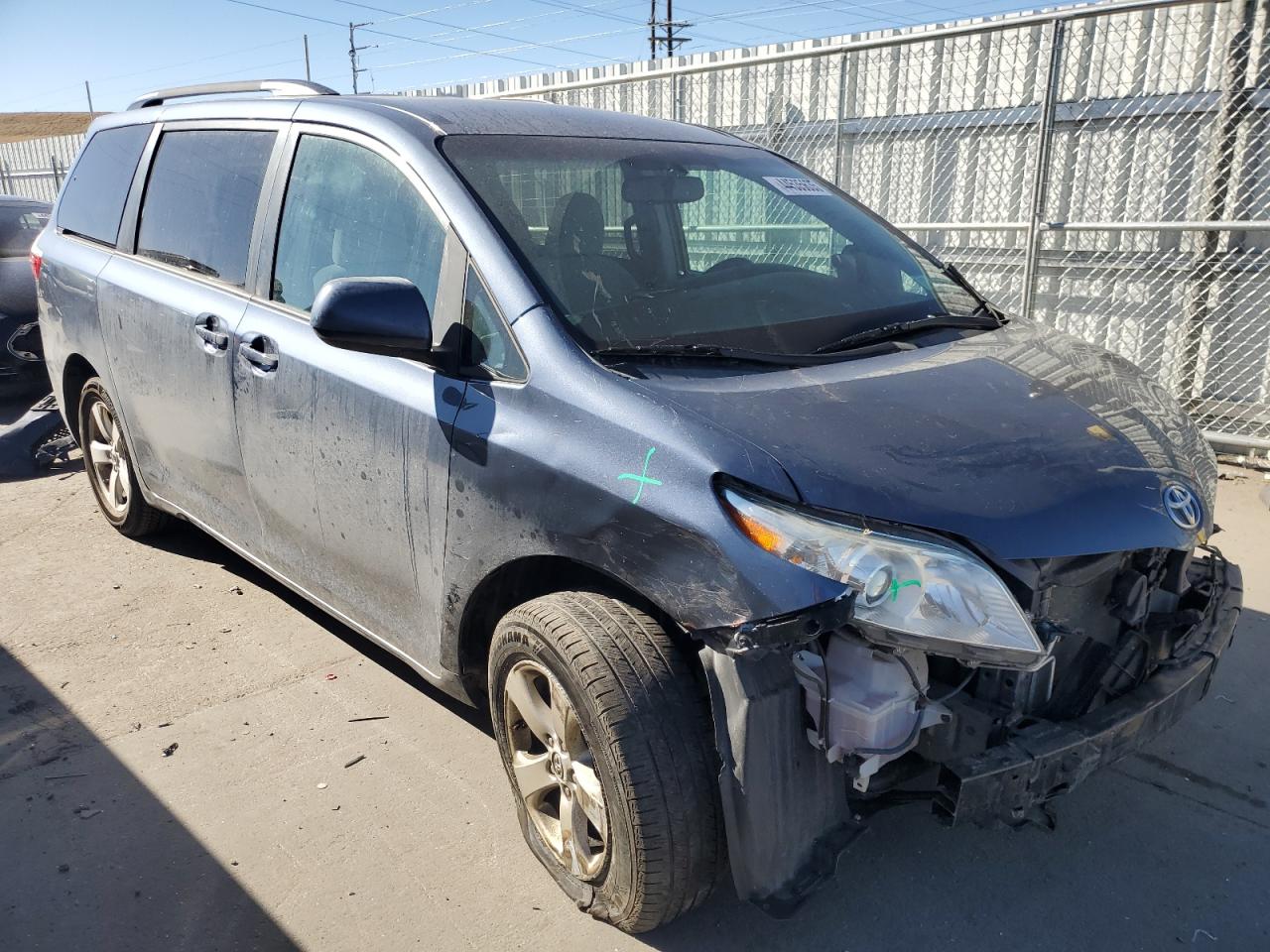 2017 Toyota Sienna - Image 4