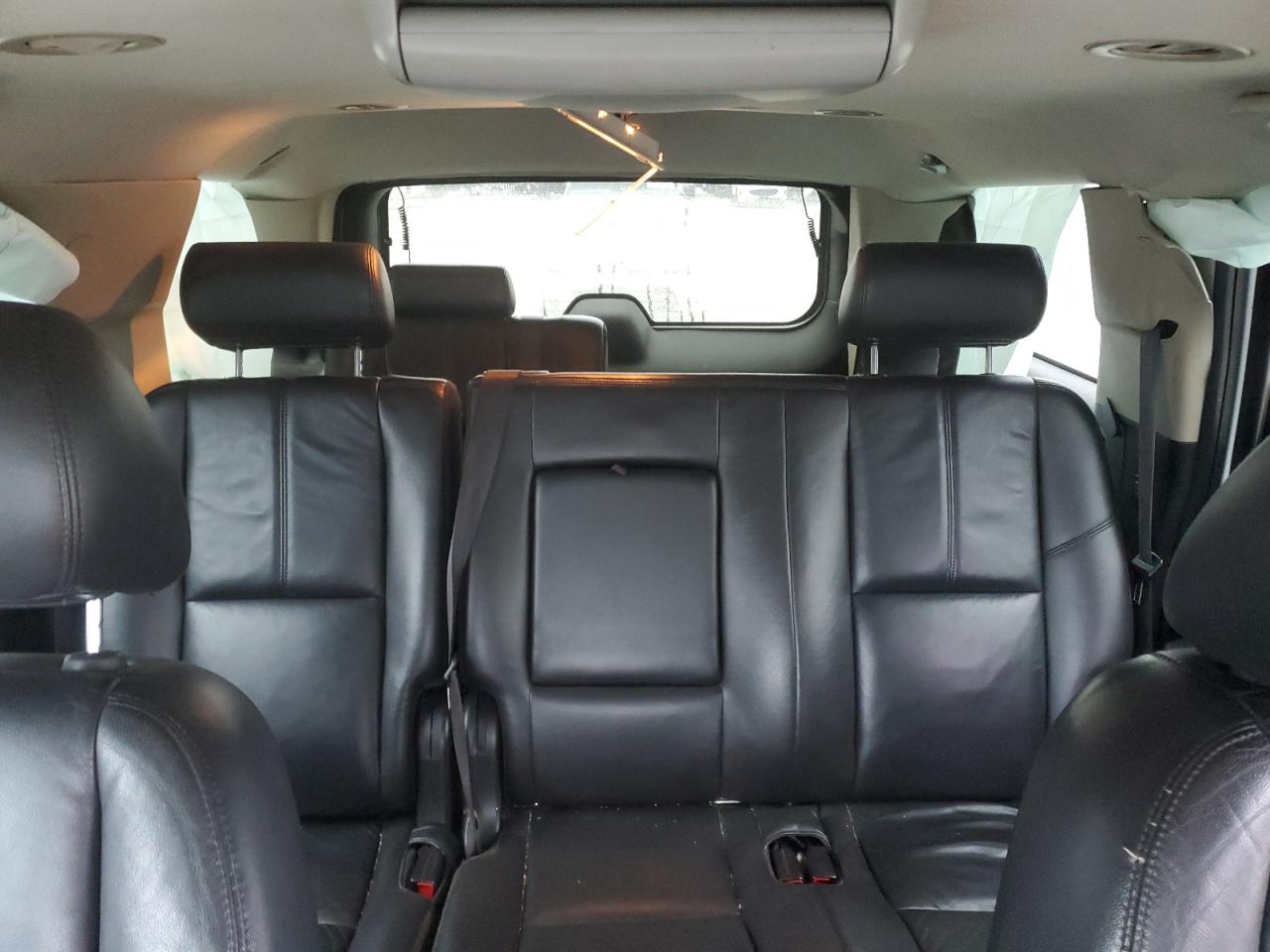 2010 GMC Yukon - Image 10