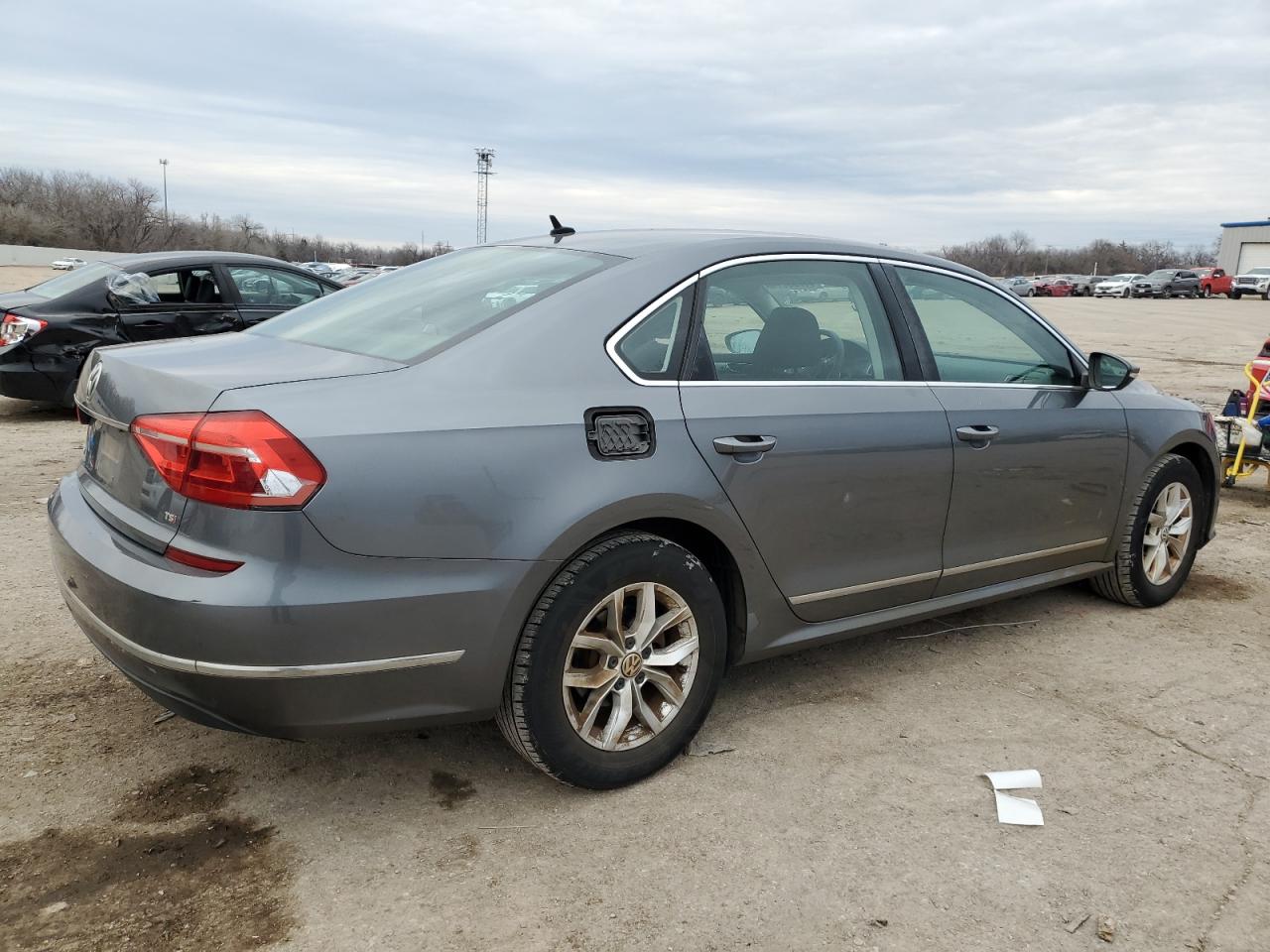 2016 Volkswagen Passat - Image 3