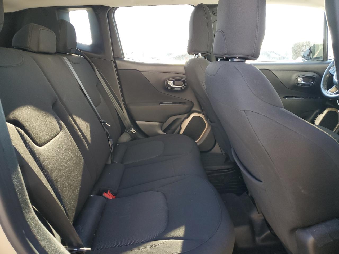 2015 Jeep Renegade - Image 11