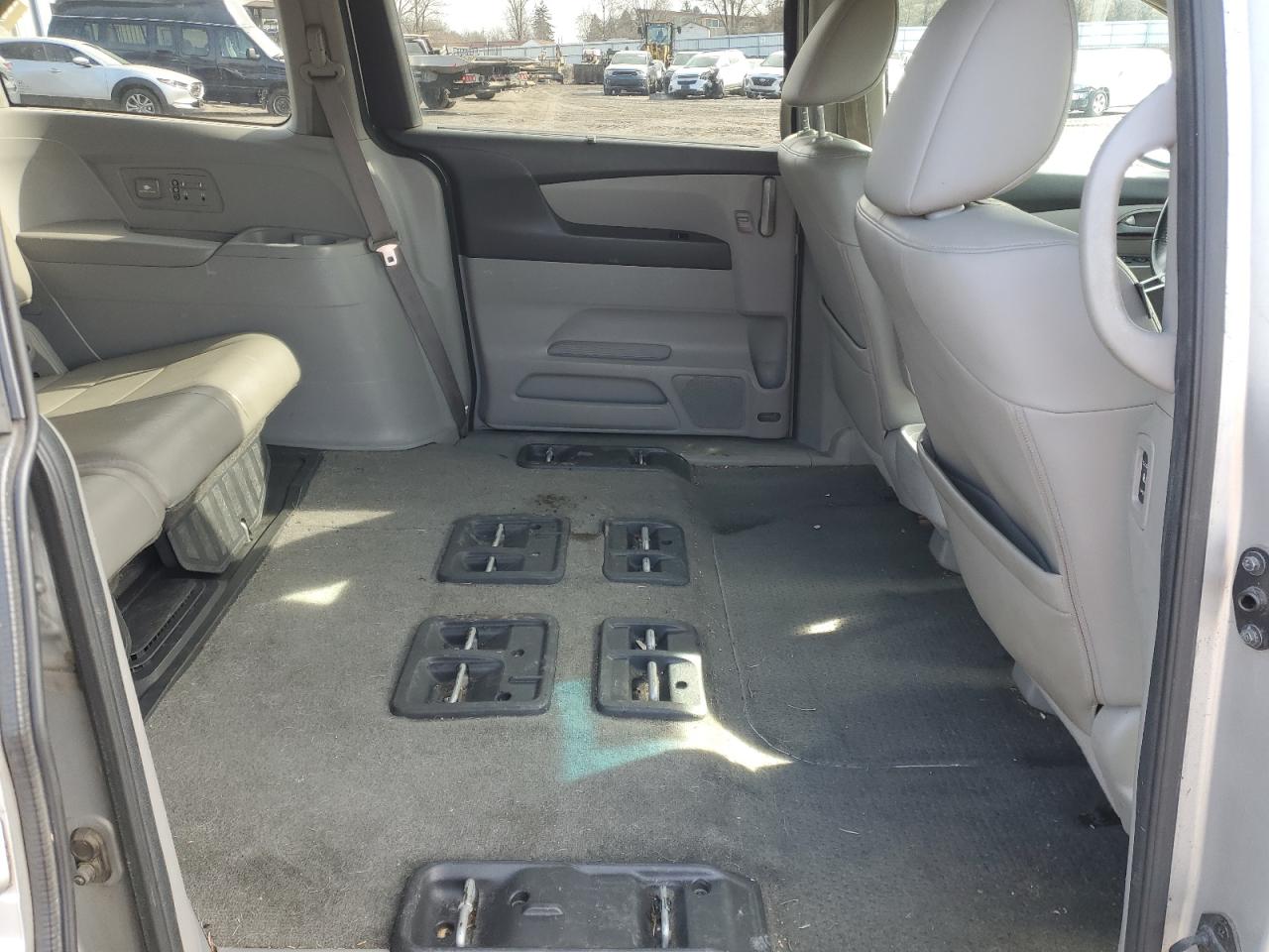 2012 Honda Odyssey - Image 11