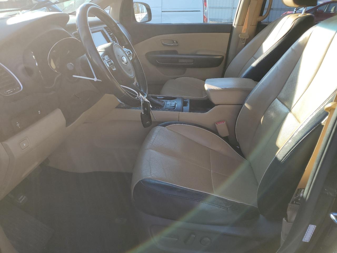 2017 Kia Sedona - Image 7