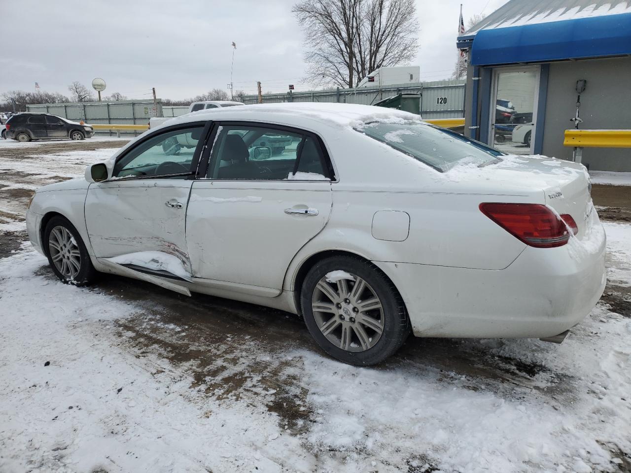 2008 Toyota Avalon - Image 2