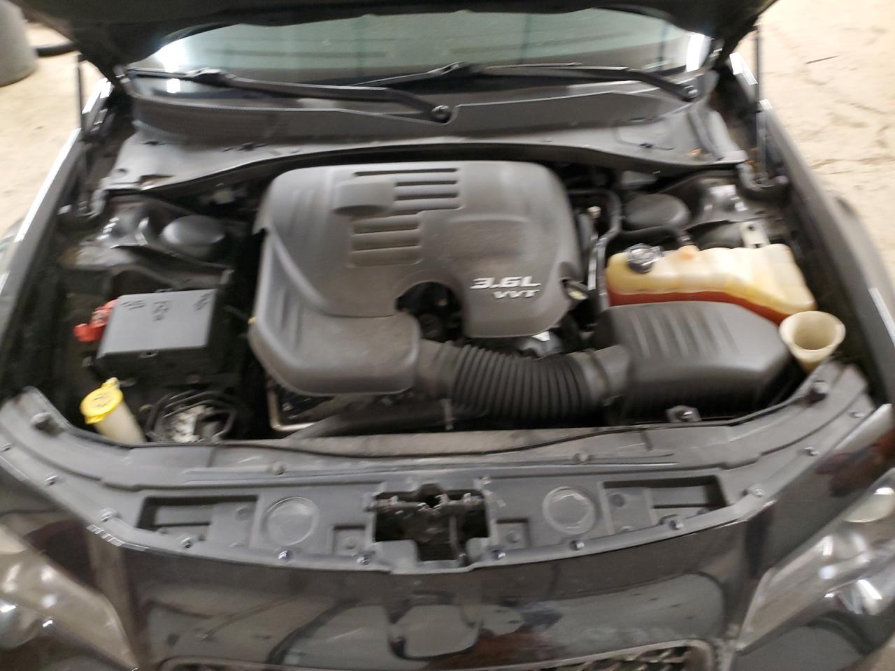 2017 Chrysler 300 - Image 11