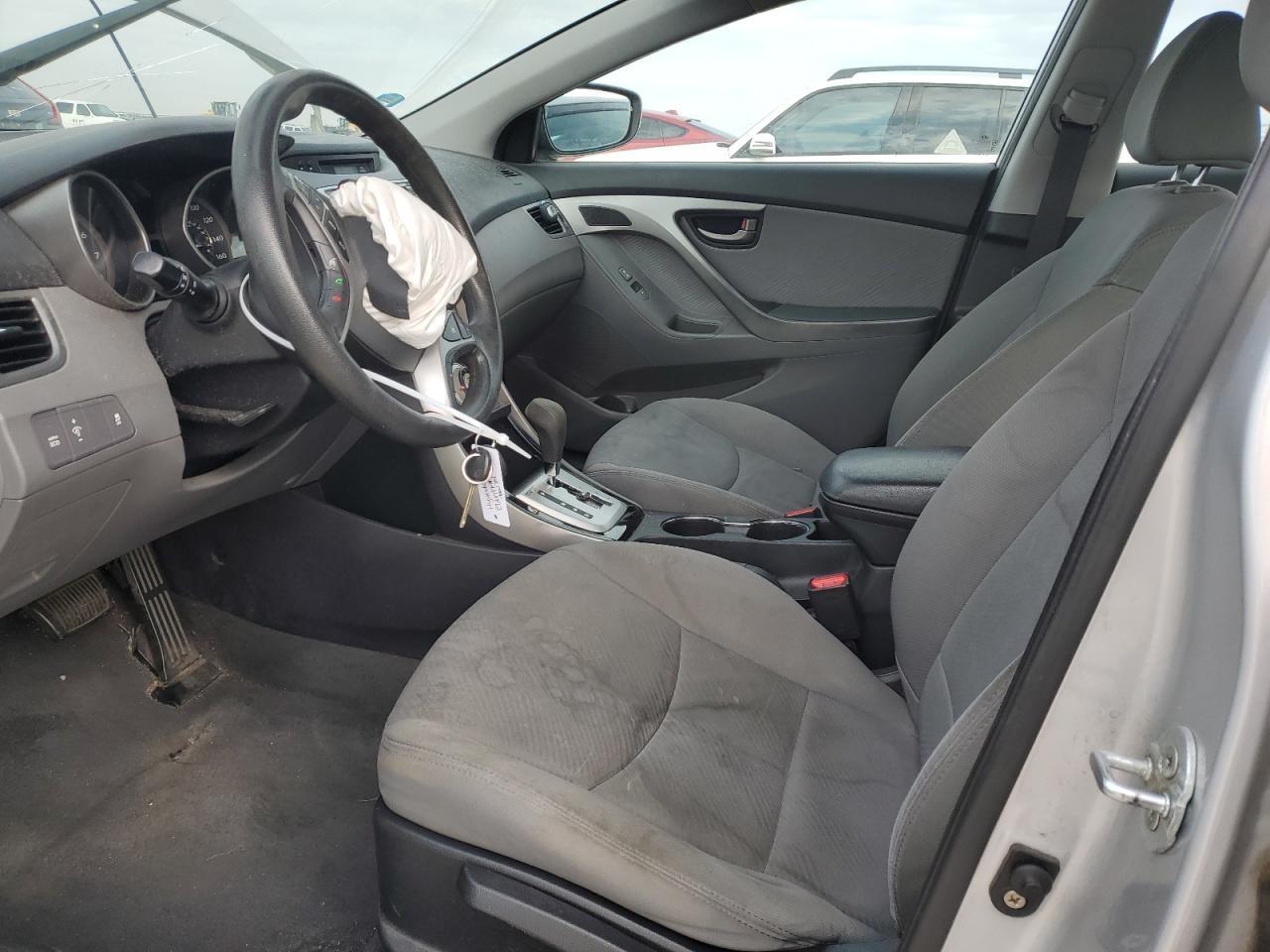 2012 Hyundai Elantra - Image 7