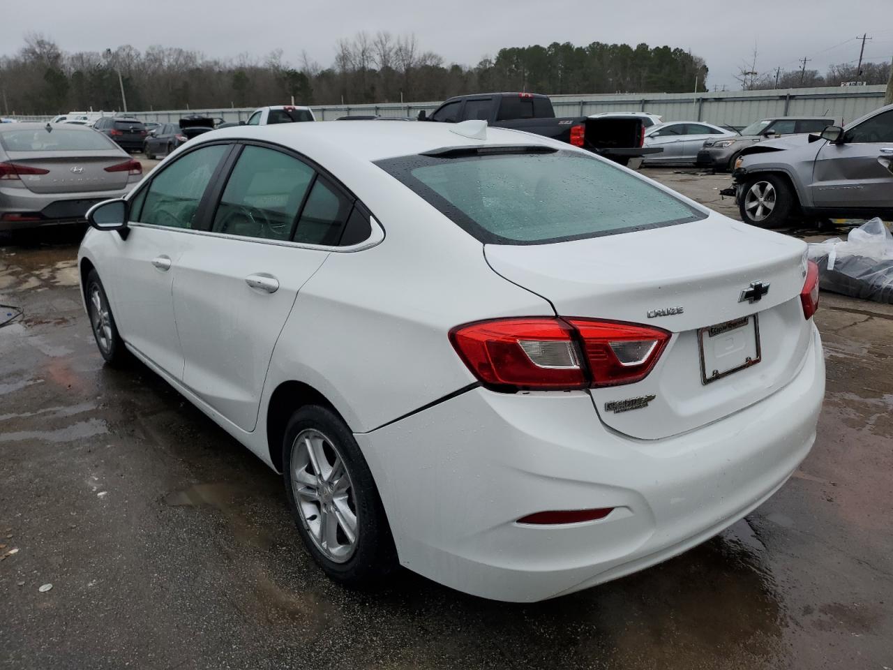 2018 Chevrolet Cruze - Image 2