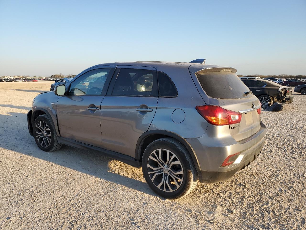 2019 Mitsubishi Outlander - Image 2