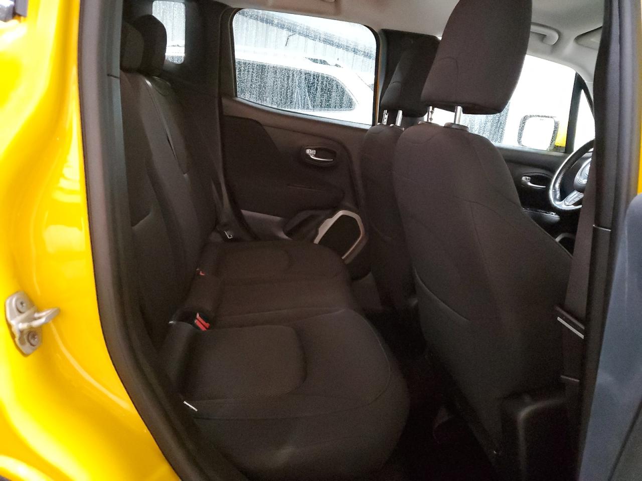 2017 Jeep Renegade - Image 11