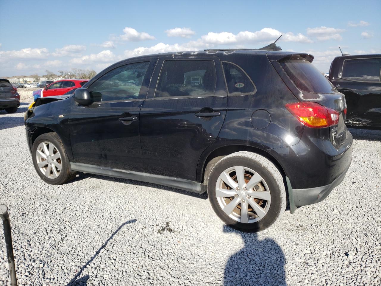 2014 Mitsubishi Outlander - Image 2