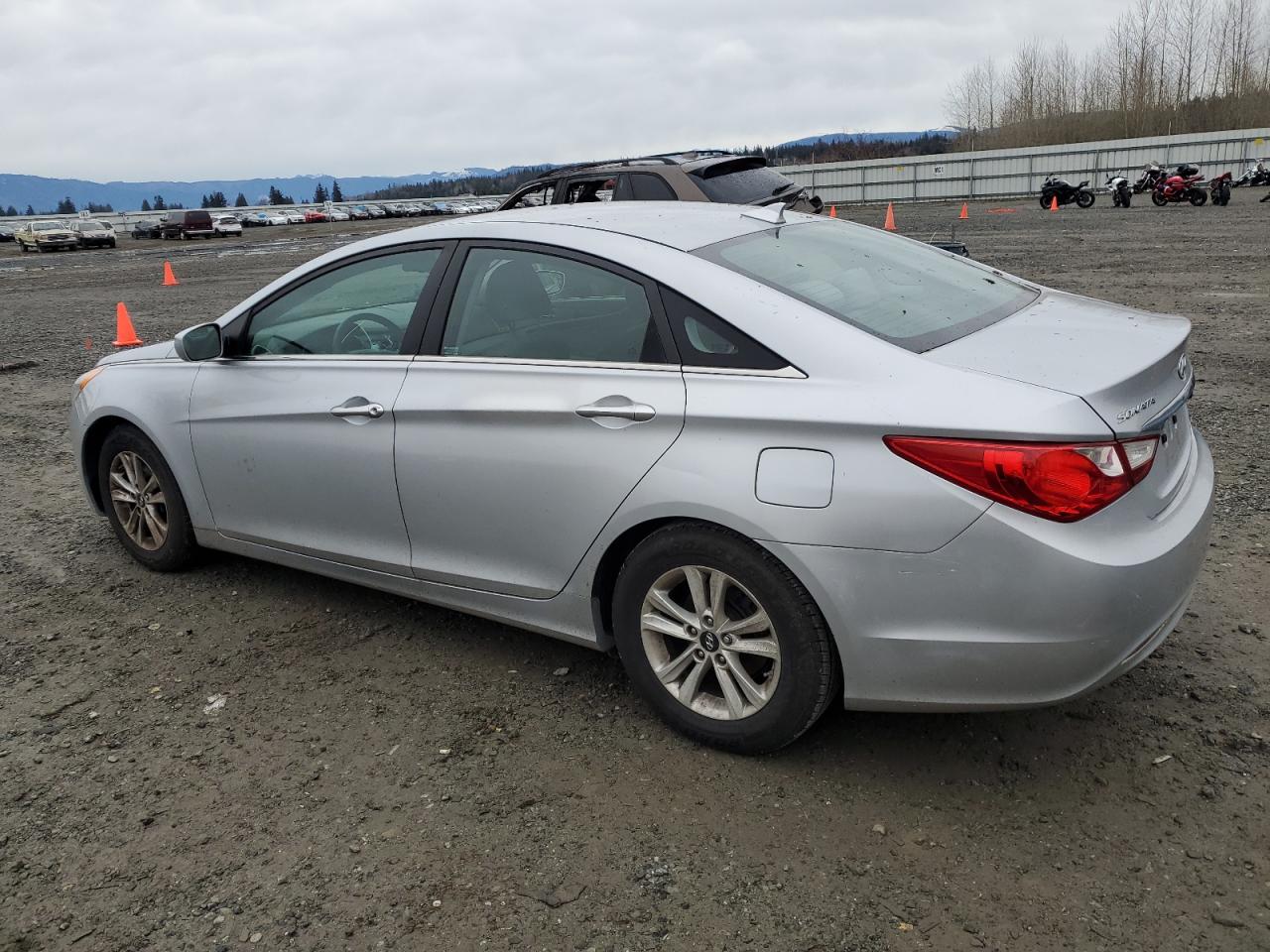 2013 Hyundai Sonata - Image 2