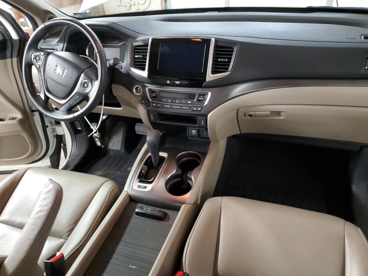 2017 Honda Pilot - Image 8