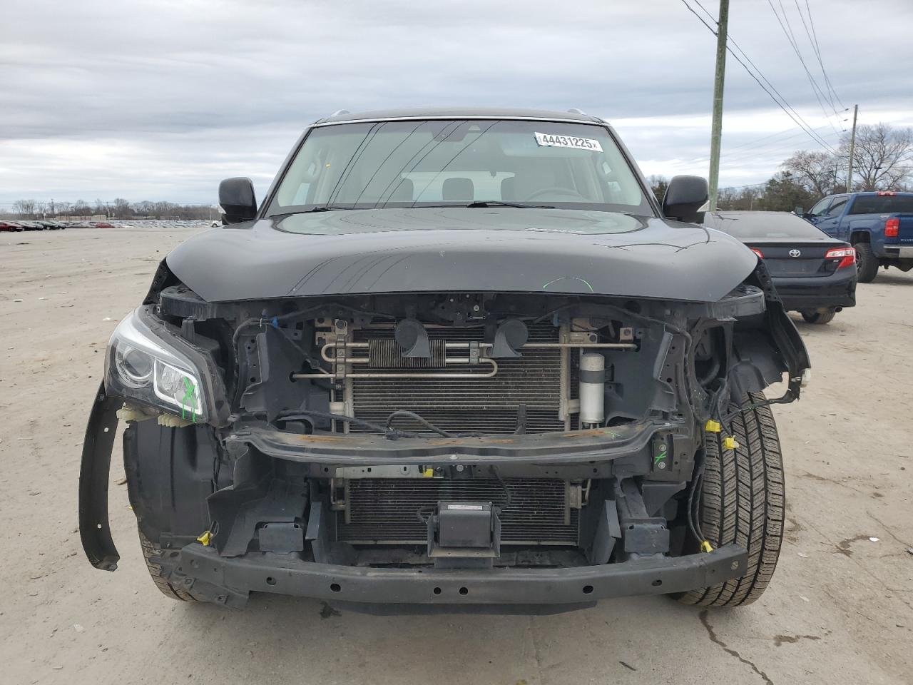 2017 Infiniti QX80 - Image 5